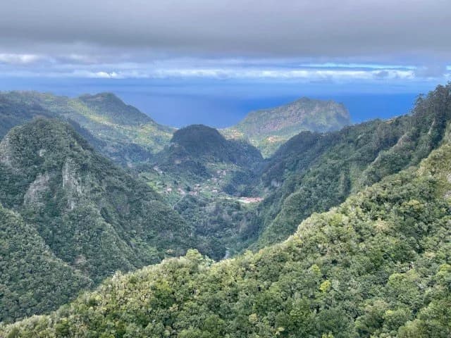 Viewpoint at Vereda dos Balcões overlooking Madeira's mountains