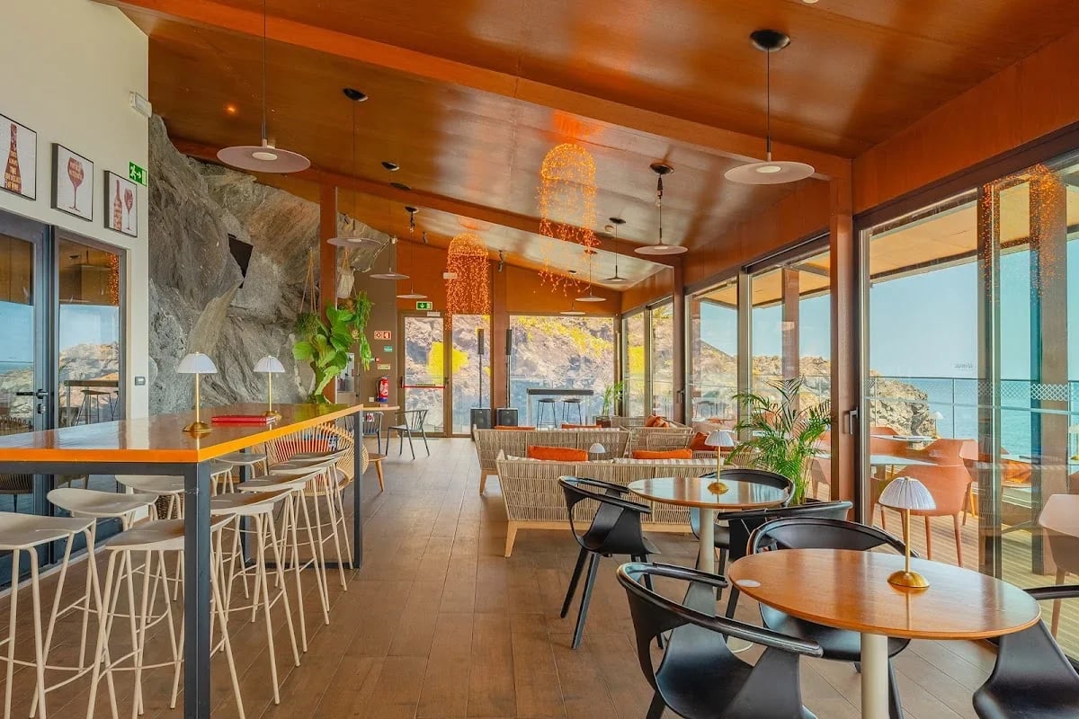 25% off cocktails (3–5 pm)