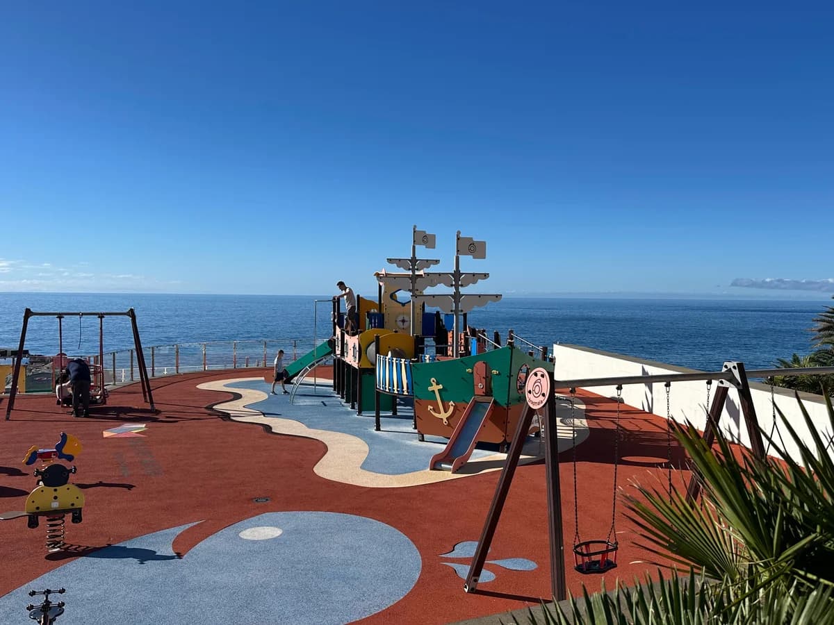 Parque Infantil Da Calheta
