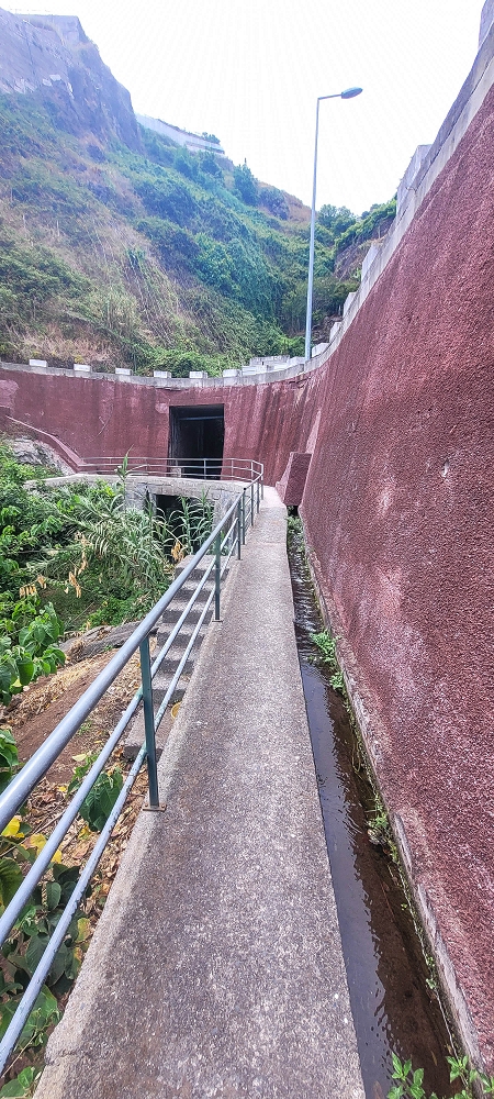 01.07.2022 Levadaentdeckungen oberhalb von Camara de Lobos — Nach der Kreuzung unterhalb des Caminho da Ribeira da Caixa — Foto 4