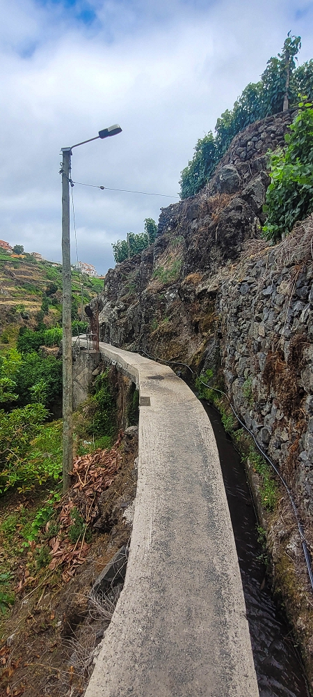 01.07.2022 Levadaentdeckungen oberhalb von Camara de Lobos — Nach der Kreuzung unterhalb des Caminho da Ribeira da Caixa — Foto 7