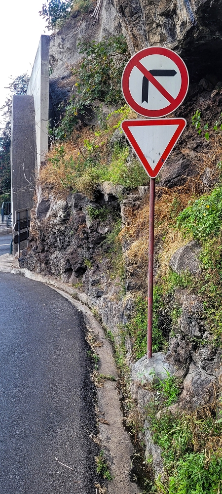 01.07.2022 Levadaentdeckungen oberhalb von Camara de Lobos — Verfallener Endast der Levada da Castanheira — Foto 2