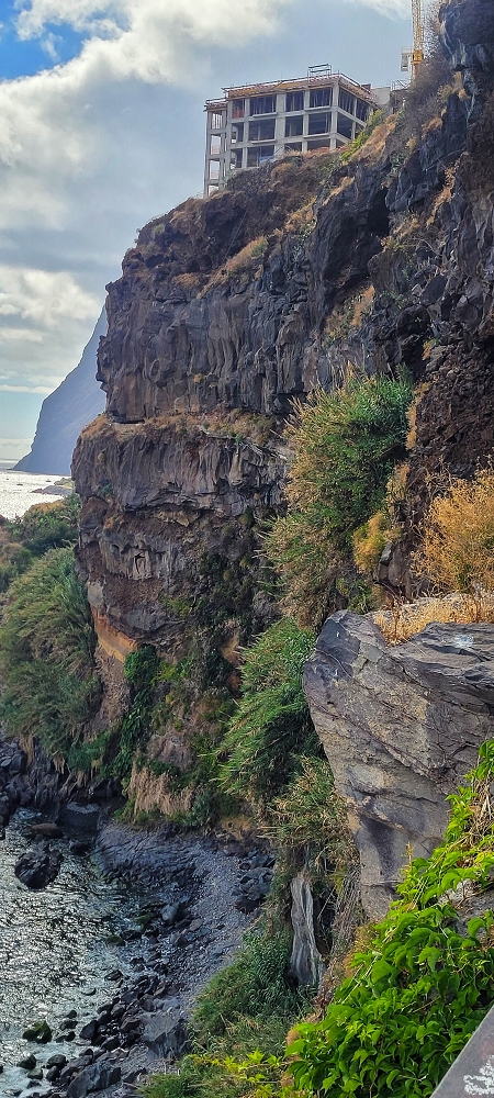 01.07.2022 Levadaentdeckungen oberhalb von Camara de Lobos — Verfallener Endast der Levada da Castanheira — Foto 6