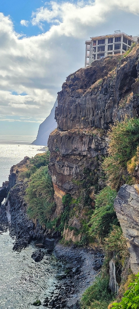 01.07.2022 Levadaentdeckungen oberhalb von Camara de Lobos — Verfallener Endast der Levada da Castanheira — Foto 7
