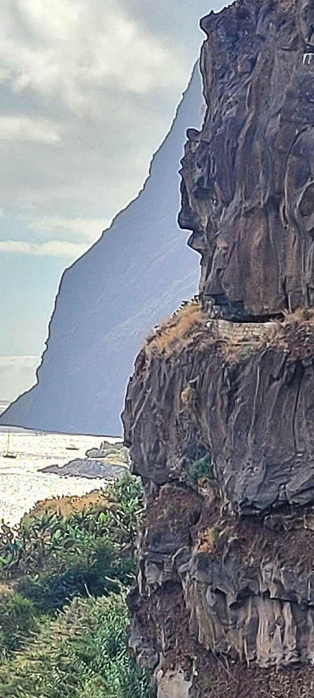 01.07.2022 Levadaentdeckungen oberhalb von Camara de Lobos — Verfallener Endast der Levada da Castanheira — Foto 8