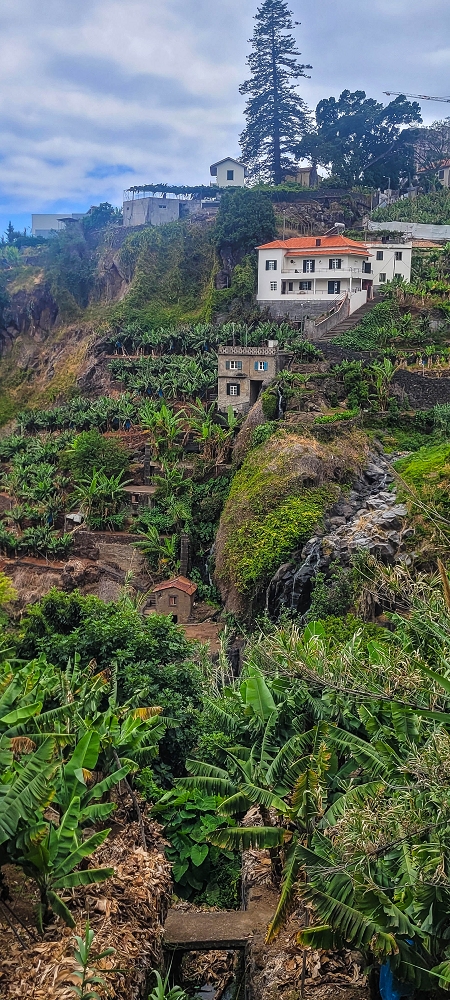 01.07.2022 Levadaentdeckungen oberhalb von Camara de Lobos — Ponte do Serrado und die 3 Wassermühlen von der andern Seite — Foto 5