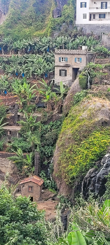 01.07.2022 Levadaentdeckungen oberhalb von Camara de Lobos — Ponte do Serrado und die 3 Wassermühlen von der andern Seite — Foto 6