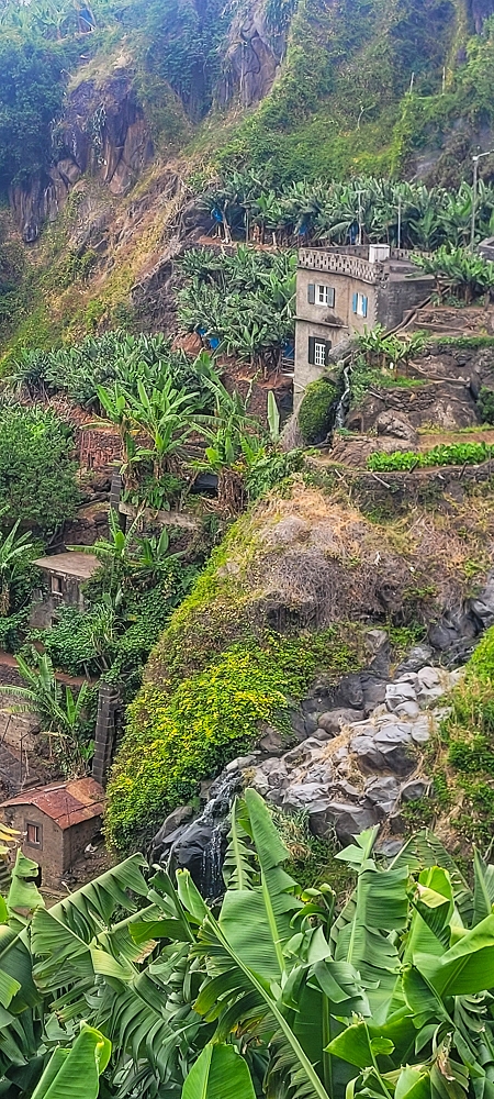 01.07.2022 Levadaentdeckungen oberhalb von Camara de Lobos — Ponte do Serrado und die 3 Wassermühlen von der andern Seite — Foto 7