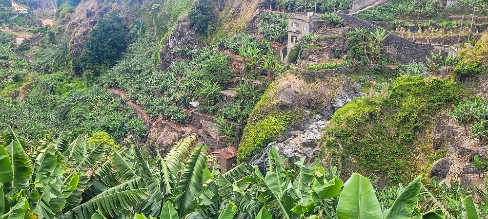 01.07.2022 Levadaentdeckungen oberhalb von Camara de Lobos — Ponte do Serrado und die 3 Wassermühlen von der andern Seite — Foto 9