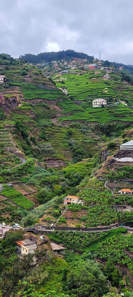 01.07.2022 Levadaentdeckungen oberhalb von Camara de Lobos — Ponte do Serrado und die 3 Wassermühlen von der andern Seite — Foto 10