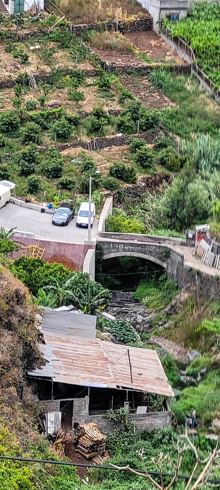 01.07.2022 Levadaentdeckungen oberhalb von Camara de Lobos — Der obere Teil der Levada de Braz Gil de Faria — Foto 1