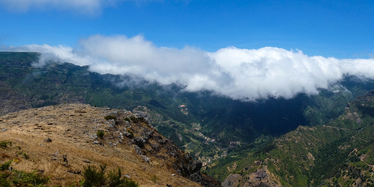 01.08.2021 Levada da Rouca und Aufstieg nach Chao dos Terreiros, zurück über die Boca da Corrida — Aufstieg zur Crista do Espigao und weiter zur Fonte dos Burros — Foto 6