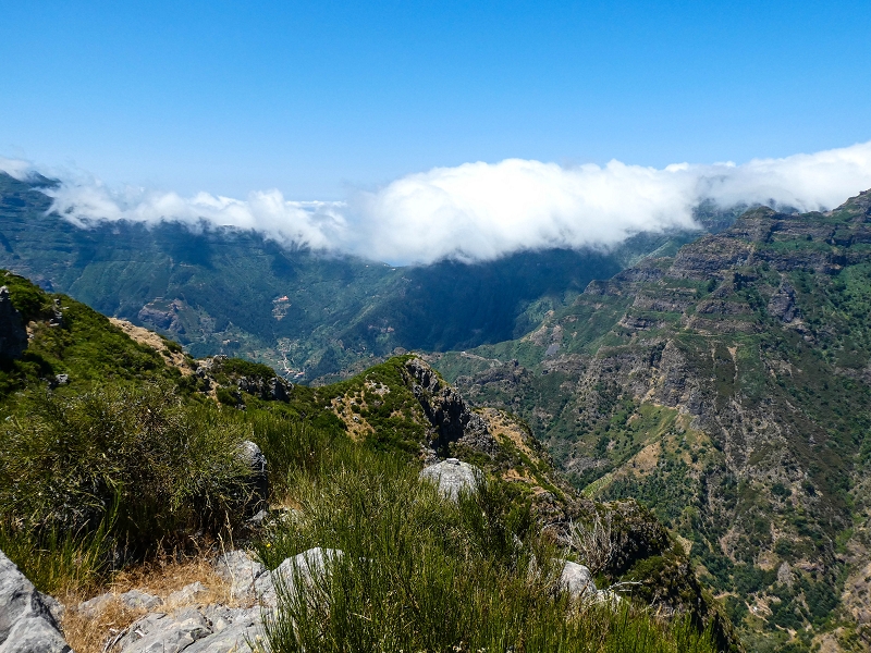 01.08.2021 Levada da Rouca und Aufstieg nach Chao dos Terreiros, zurück über die Boca da Corrida — Abstieg auf dem Caminho de Sao Lourenco zur ER 223 und weiter zur Vereda dos Zimbreiros — Foto 1