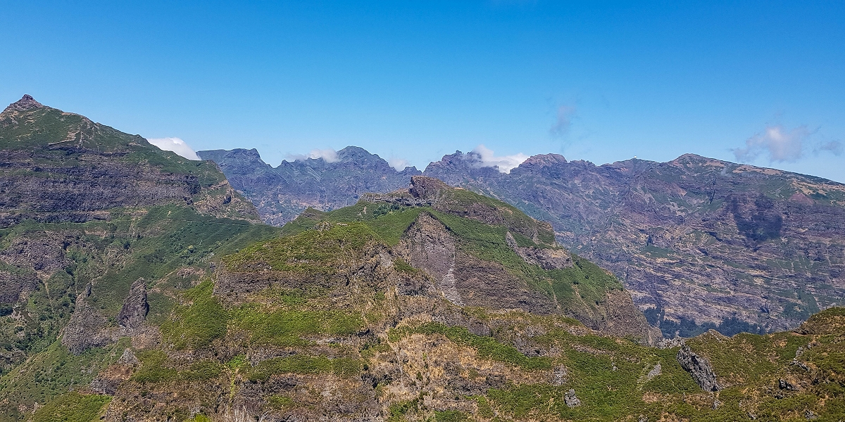 01.08.2021 Levada da Rouca und Aufstieg nach Chao dos Terreiros, zurück über die Boca da Corrida — Abstieg auf dem Caminho de Sao Lourenco zur ER 223 und weiter zur Vereda dos Zimbreiros — Foto 7