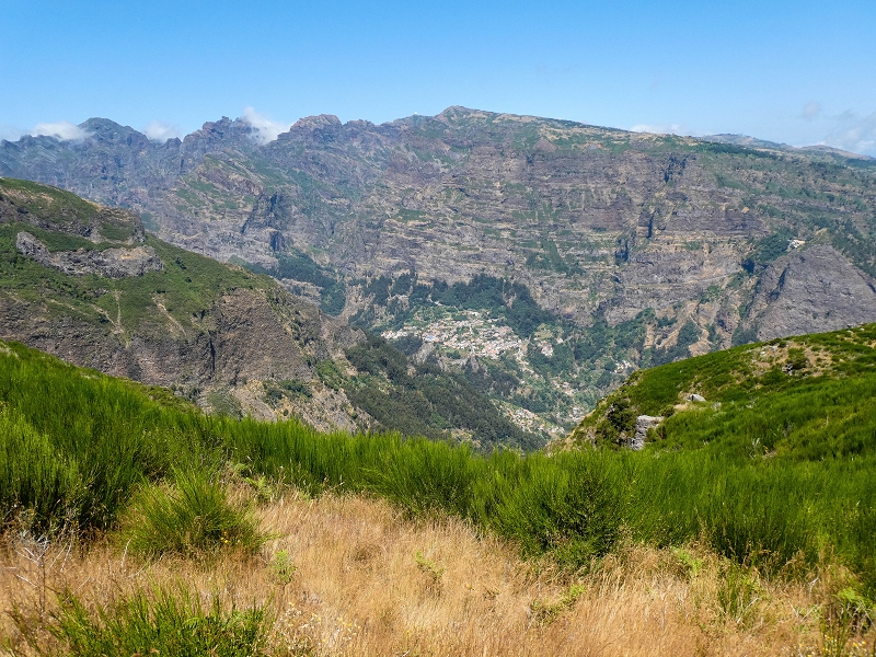 01.08.2021 Levada da Rouca und Aufstieg nach Chao dos Terreiros, zurück über die Boca da Corrida — Abstieg auf dem Caminho de Sao Lourenco zur ER 223 und weiter zur Vereda dos Zimbreiros — Foto 10