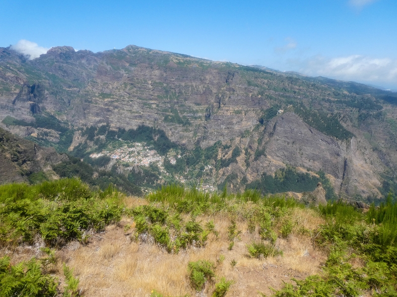 01.08.2021 Levada da Rouca und Aufstieg nach Chao dos Terreiros, zurück über die Boca da Corrida — Abstieg auf dem Caminho de Sao Lourenco zur ER 223 und weiter zur Vereda dos Zimbreiros — Foto 13