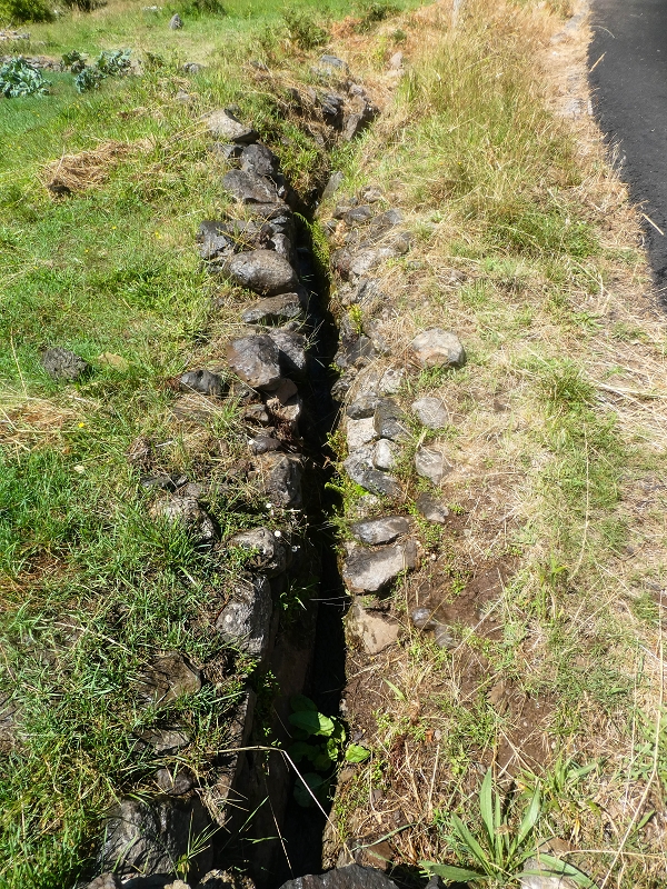 Levada da Rouca — Zufliessende Levada des Ostastes, im oberen Teil verfallen — Foto 8