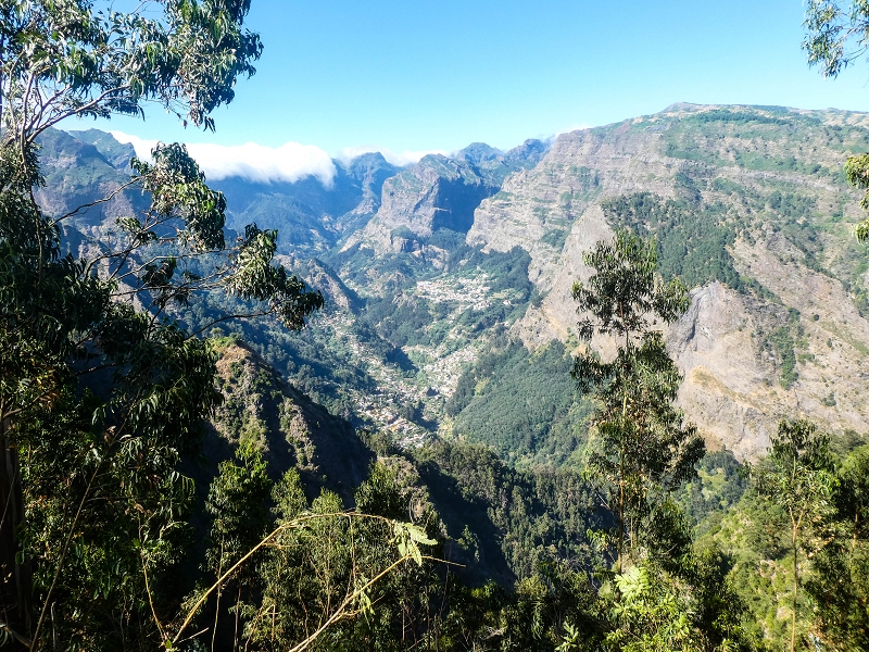 01.08.2021 Levada da Rouca und Aufstieg nach Chao dos Terreiros, zurück über die Boca da Corrida — Boca dos Namoradaos — Foto 1