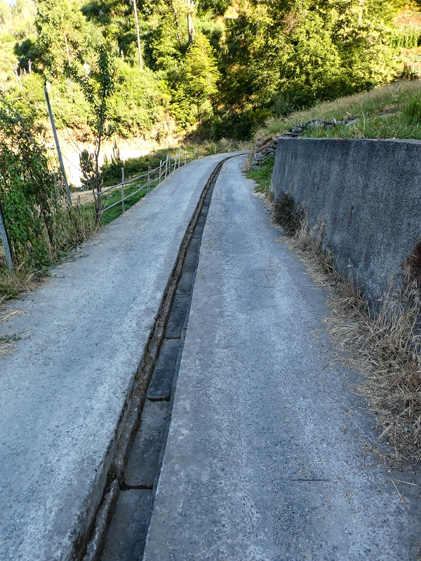 01.08.2021 Levada da Rouca und Aufstieg nach Chao dos Terreiros, zurück über die Boca da Corrida — Auf der Levada do Rouca: Bis zur aktuellen Wasserfassung — Foto 1