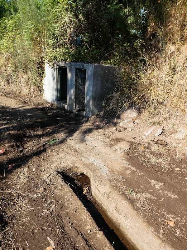 Levada da Rouca — Weiterverlauf zum Wasserhaus (Ende des aktuellen Verlaufes, evt. Verrohrung) — Foto 1