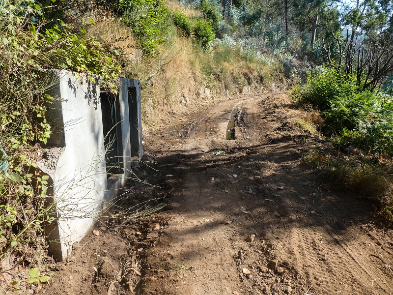 Levada da Rouca — Weiterverlauf zum Wasserhaus (Ende des aktuellen Verlaufes, evt. Verrohrung) — Foto 5