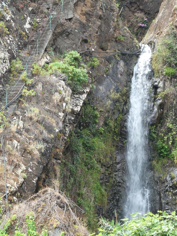 02.07.2018 Rocha do Navio und Levada do Cantinho, Miradouro de Santo Antonio — Die Wasserfalltreppe — Foto 4