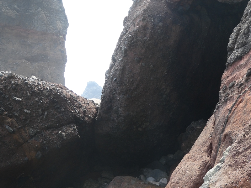 02.07.2018 Rocha do Navio und Levada do Cantinho, Miradouro de Santo Antonio — Höhle am östlichen Ende des Strandes — Foto 4