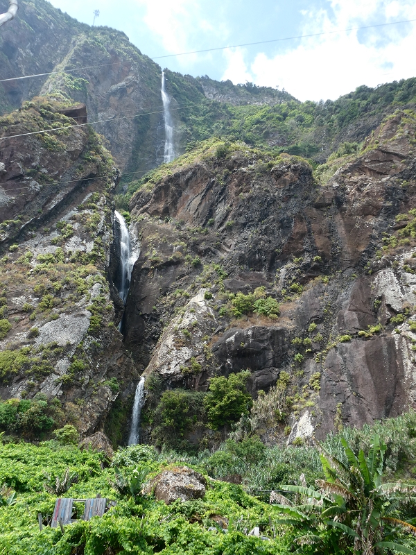 02.07.2018 Rocha do Navio und Levada do Cantinho, Miradouro de Santo Antonio — Höhle am östlichen Ende des Strandes — Foto 9