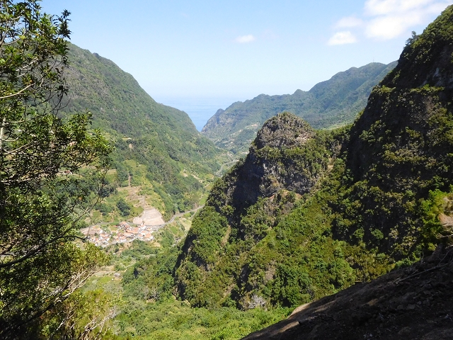 02.08.2015 Levada dos Tornos und das Fajas — Weiter zum Levadahaus — Foto 30
