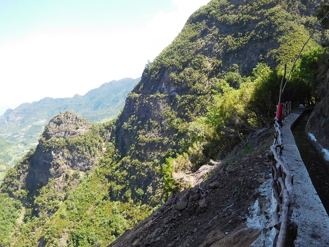 02.08.2015 Levada dos Tornos und das Fajas — Weiter zum Levadahaus — Foto 31