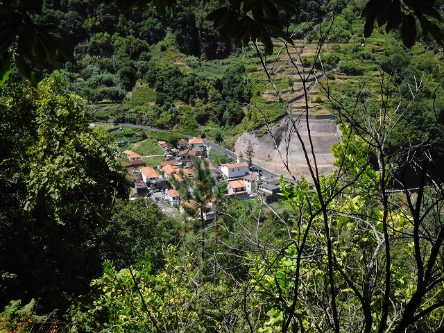 02.08.2015 Levada dos Tornos und das Fajas — Auf der Levada das Faias zur Schlüsselstelle — Foto 16