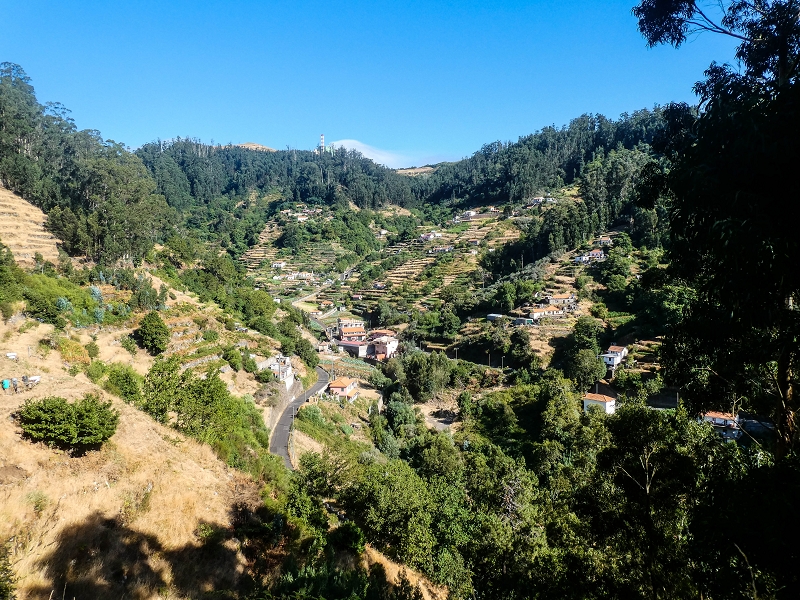 02.08.2021 Über 5 Levadas rund um Camacha — Auf der Levada do Pico do Arvoredo bis zur Madre — Foto 7