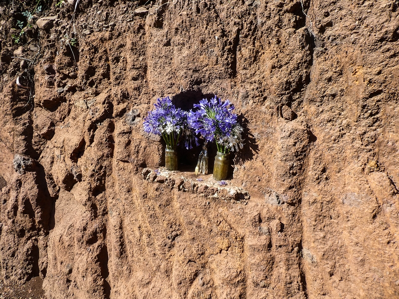 Levada do Pico do Arvoredo — Neuer verrohrter Levadaverlauf unter Schotterpiste (2021) — Foto 1
