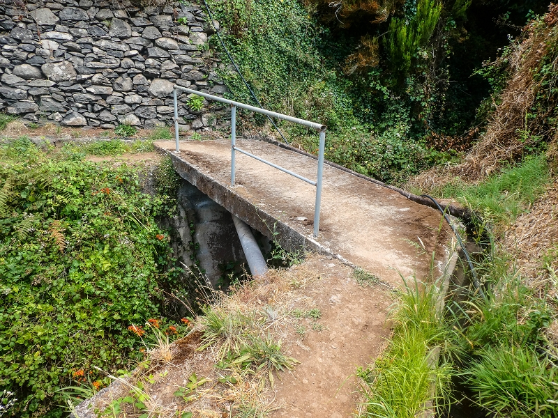 02.08.2021 Über 5 Levadas rund um Camacha — Weiter auf der Levada da Fonte Perigosa — Foto 9