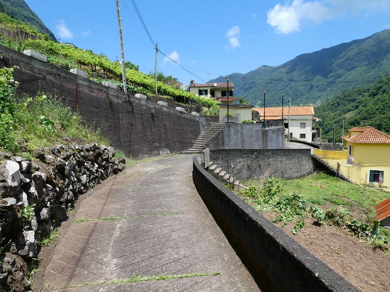 03.07.2018 Rundtour von Boaventura über die Ribeira dos Moinhos nach Achada da Madeira und zurück über die Levada da Achada Grande — Weiter nach Falca de Cima — Foto 4