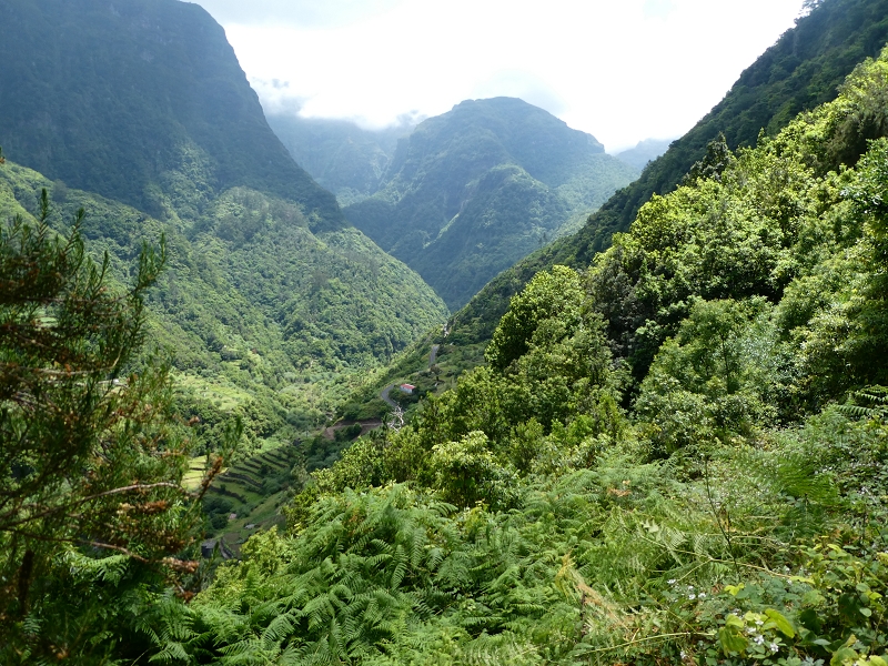 03.07.2018 Rundtour von Boaventura über die Ribeira dos Moinhos nach Achada da Madeira und zurück über die Levada da Achada Grande — Auf der Levada da Achada Grande bis zum Ende — Foto 1