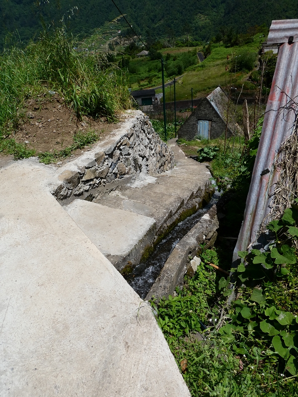 03.07.2018 Rundtour von Boaventura über die Ribeira dos Moinhos nach Achada da Madeira und zurück über die Levada da Achada Grande — Nach Tanque — Foto 16