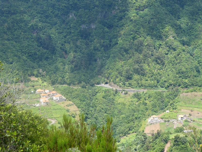 03.07.2018 Rundtour von Boaventura über die Ribeira dos Moinhos nach Achada da Madeira und zurück über die Levada da Achada Grande — Viewpopint mit Geodesico — Foto 12