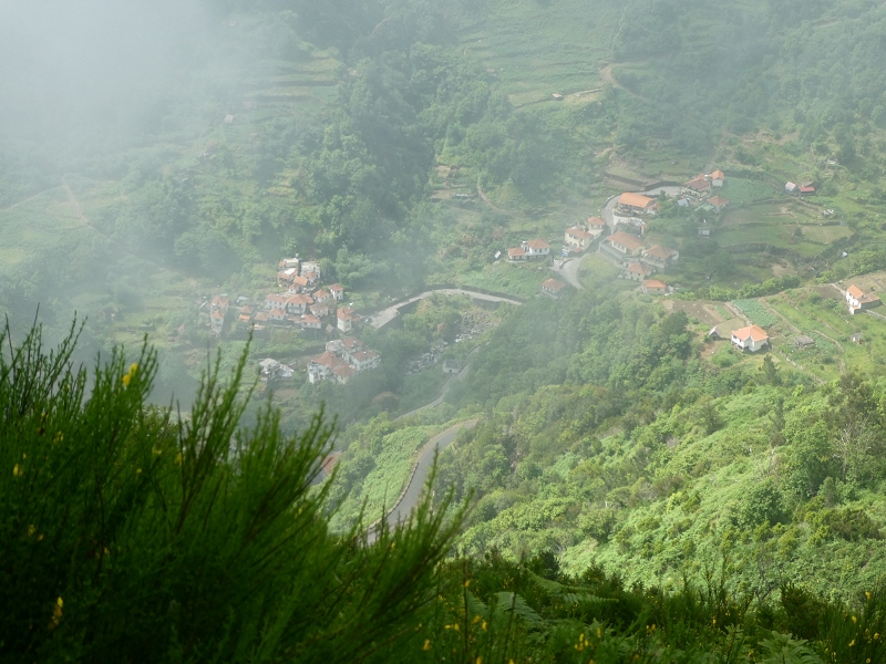 03.07.2018 Rundtour von Boaventura über die Ribeira dos Moinhos nach Achada da Madeira und zurück über die Levada da Achada Grande — Abstieg nach Achada da Madeira — Foto 7