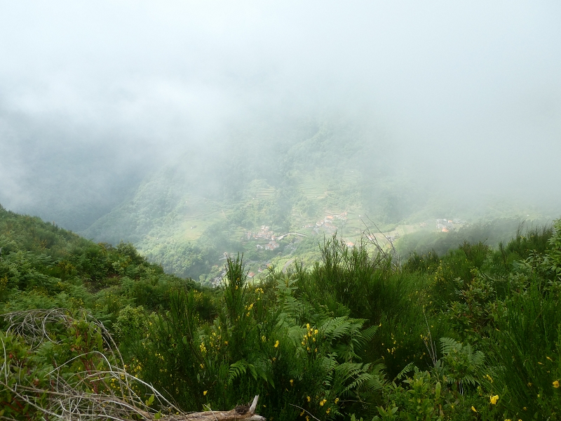 03.07.2018 Rundtour von Boaventura über die Ribeira dos Moinhos nach Achada da Madeira und zurück über die Levada da Achada Grande — Abstieg nach Achada da Madeira — Foto 8