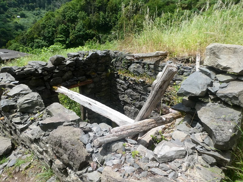 03.07.2018 Rundtour von Boaventura über die Ribeira dos Moinhos nach Achada da Madeira und zurück über die Levada da Achada Grande — Abstieg nach Achada da Madeira — Foto 28