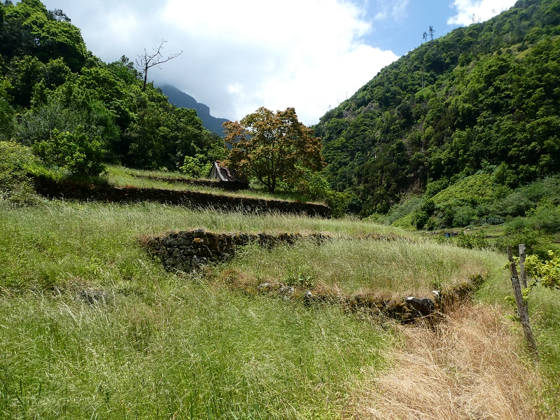 03.07.2018 Rundtour von Boaventura über die Ribeira dos Moinhos nach Achada da Madeira und zurück über die Levada da Achada Grande — Pocos in der Ribeira do Porco — Foto 1