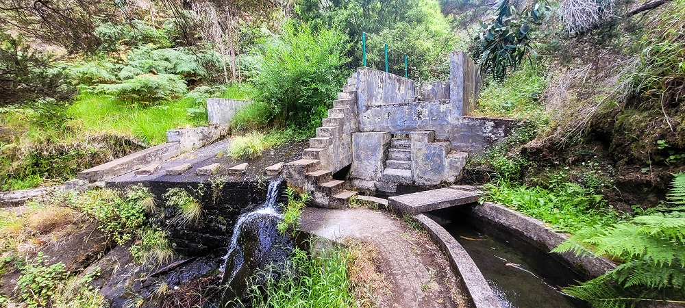 Levada Nova — Westliche Passage der Ribeira do Raposo — Foto 1
