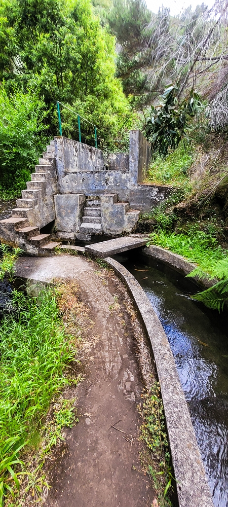 Levada Nova — Westliche Passage der Ribeira do Raposo — Foto 2