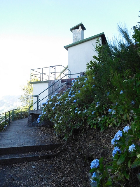 03.08.2015 Levada do Norte und Plaino Velho, Aufstieg zur Paul da Serra — Zurück auf der Levada do Norte zur Schotterpiste — Foto 6