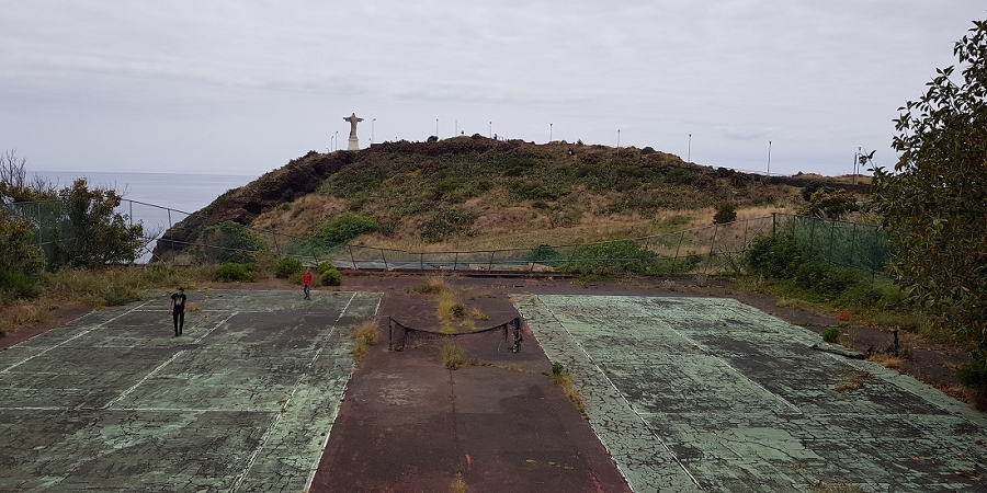04.05.2019 Einlaufrunde auf dem Caniço-Trail um Garajau — Zum Cristo Rei, verfallene Hotelanlagen — Foto 3