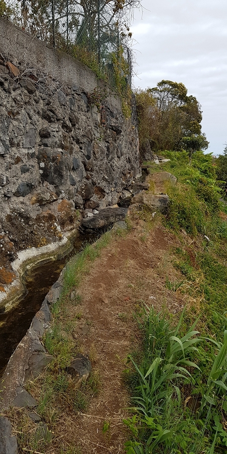 04.05.2019 Einlaufrunde auf dem Caniço-Trail um Garajau — Auf der Levada da Azenha — Foto 15