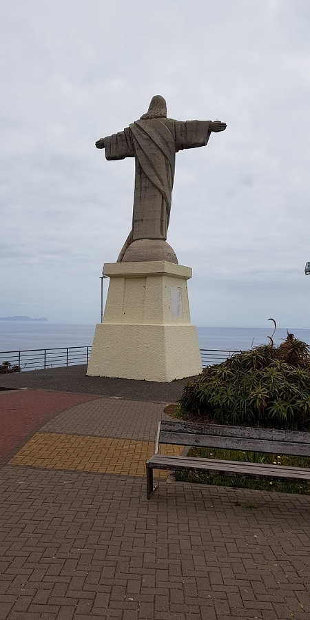 04.05.2019 Einlaufrunde auf dem Caniço-Trail um Garajau — Zum Cristo Rei, verfallene Hotelanlagen — Foto 6