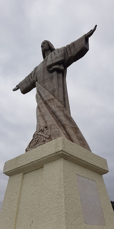 04.05.2019 Einlaufrunde auf dem Caniço-Trail um Garajau — Zum Cristo Rei, verfallene Hotelanlagen — Foto 7