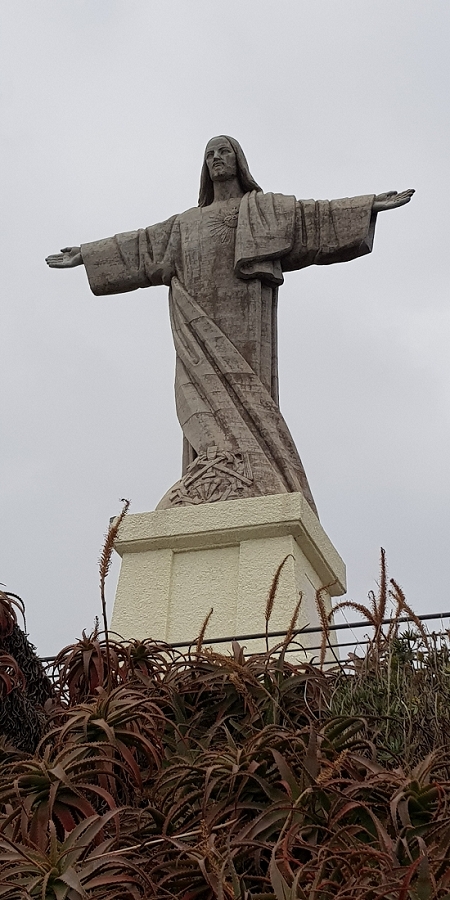 04.05.2019 Einlaufrunde auf dem Caniço-Trail um Garajau — Zum Cristo Rei, verfallene Hotelanlagen — Foto 8